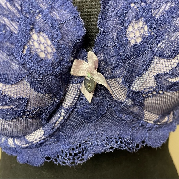 [Victoria’s Secret] Body By Victoria Lined Demi - Picture 2 of 8